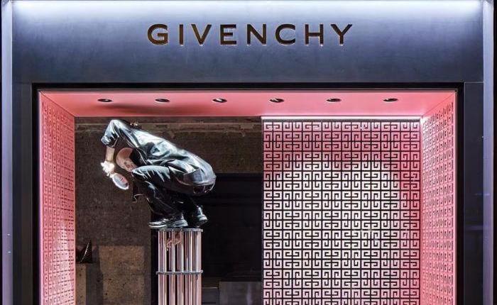 GIVENCHY